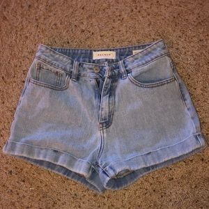 pacsun light wash mom jean shorts